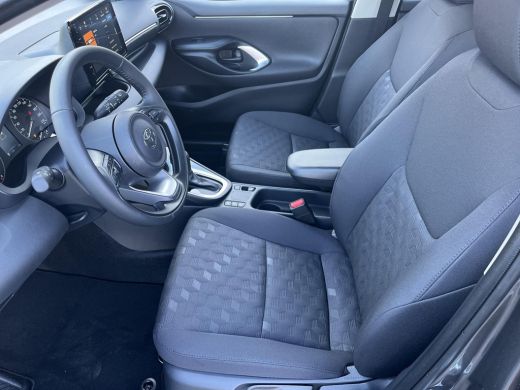 Toyota Yaris 1.5 Hybrid 115 Active | Ash grey metallic | Nieuw uit voorraad leverbaar | ActivLease financial lease