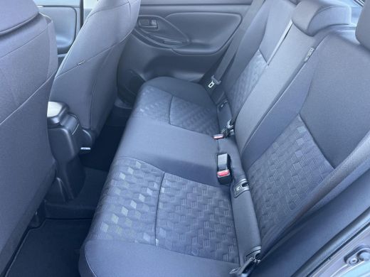 Toyota Yaris 1.5 Hybrid 115 Active | Ash grey metallic | Nieuw uit voorraad leverbaar | ActivLease financial lease