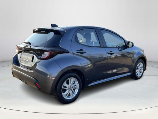 Toyota Yaris 1.5 Hybrid 115 Active | Ash grey metallic | Nieuw uit voorraad leverbaar | ActivLease financial lease