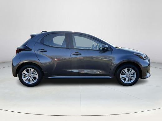 Toyota Yaris 1.5 Hybrid 115 Active | Ash grey metallic | Nieuw uit voorraad leverbaar | ActivLease financial lease