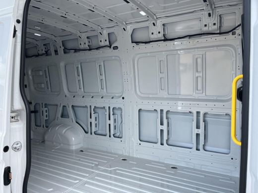 Volkswagen Crafter 35 2.0 TDI L4H3 | Comfortline | 177 Pk | wb 4490mm | A- Camera | App Connect |ERGO | ActivLease financial lease