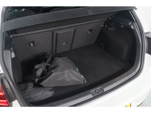 Volkswagen Golf 1.4 TSI PHEV GTE | LED | Camera | Leder | Memory | Sfeer Verlichting | Digital Cockpit | BLIS | K... ActivLease financial lease
