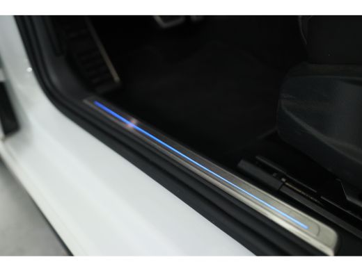 Volkswagen Golf 1.4 TSI PHEV GTE | LED | Camera | Leder | Memory | Sfeer Verlichting | Digital Cockpit | BLIS | K... ActivLease financial lease