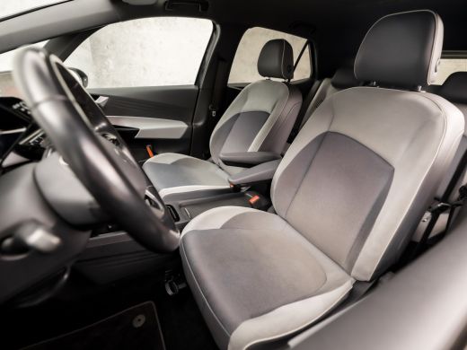 Volkswagen ID.3 First Plus 58 kWh 204Pk Automaat (APPLE CARPLAY, GROOT NAVI, CAMERA, STUUR/STOELVERWARMING, KEYLE... ActivLease financial lease