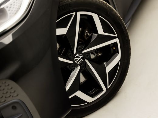 Volkswagen ID.3 First Plus 58 kWh 204Pk Automaat (APPLE CARPLAY, GROOT NAVI, CAMERA, STUUR/STOELVERWARMING, KEYLE... ActivLease financial lease