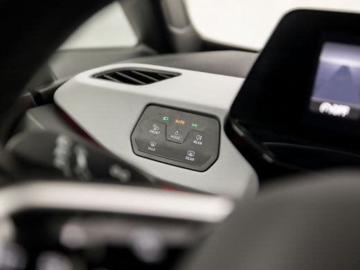Volkswagen ID.3 First Plus 58 kWh 204Pk Automaat (APPLE CARPLAY, GROOT NAVI, CAMERA, STUUR/STOELVERWARMING, KEYLE... ActivLease financial lease
