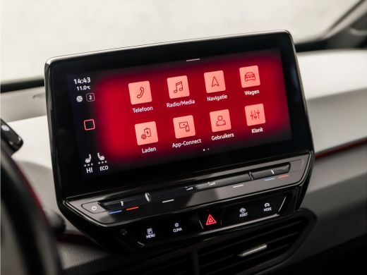 Volkswagen ID.3 First Plus 58 kWh 204Pk Automaat (APPLE CARPLAY, GROOT NAVI, CAMERA, STUUR/STOELVERWARMING, KEYLE... ActivLease financial lease