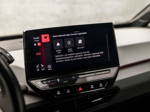 Volkswagen ID.3 First Plus 58 kWh 204Pk Automaat (APPLE CARPLAY, GROOT NAVI, CAMERA, STUUR/STOELVERWARMING, KEYLE... ActivLease financial lease