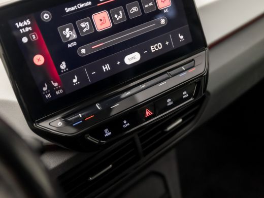 Volkswagen ID.3 First Plus 58 kWh 204Pk Automaat (APPLE CARPLAY, GROOT NAVI, CAMERA, STUUR/STOELVERWARMING, KEYLE... ActivLease financial lease