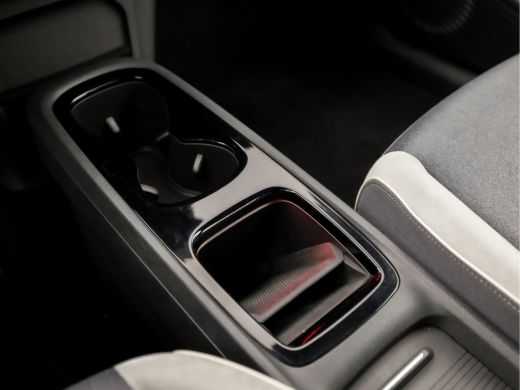 Volkswagen ID.3 First Plus 58 kWh 204Pk Automaat (APPLE CARPLAY, GROOT NAVI, CAMERA, STUUR/STOELVERWARMING, KEYLE... ActivLease financial lease