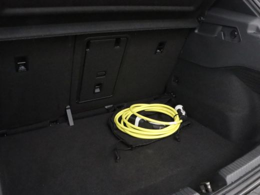 Volkswagen ID.3 First Plus 58 kWh | Stoelverwarming | Adaptive cruise | Matrix LED | Camera | Carplay | Sfeerverl... ActivLease financial lease