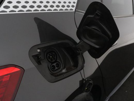Volkswagen ID.3 First Plus 58 kWh | Stoelverwarming | Adaptive cruise | Matrix LED | Camera | Carplay | Sfeerverl... ActivLease financial lease