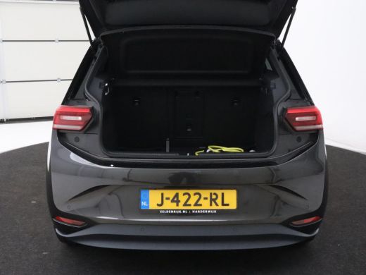 Volkswagen ID.3 First Plus 58 kWh | Stoelverwarming | Adaptive cruise | Matrix LED | Camera | Carplay | Sfeerverl... ActivLease financial lease