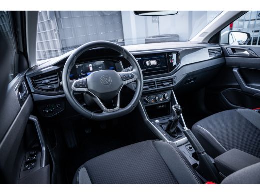 Volkswagen Polo 1.0 TSI Life Edition | Achteruitrijcamera | Parkeersensor voor en achter | Voorstoelen verwarmd ActivLease financial lease