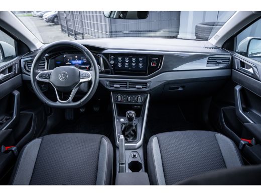 Volkswagen Polo 1.0 TSI Life Edition | Achteruitrijcamera | Parkeersensor voor en achter | Voorstoelen verwarmd ActivLease financial lease