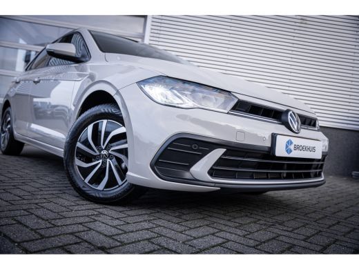 Volkswagen Polo 1.0 TSI Life Edition | Achteruitrijcamera | Parkeersensor voor en achter | Voorstoelen verwarmd ActivLease financial lease