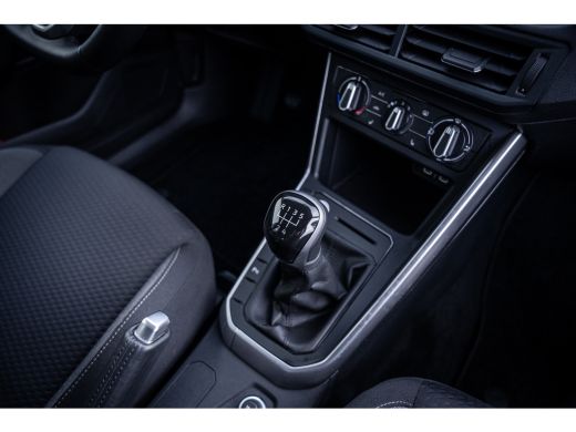 Volkswagen Polo 1.0 TSI Life Edition | Achteruitrijcamera | Parkeersensor voor en achter | Voorstoelen verwarmd ActivLease financial lease