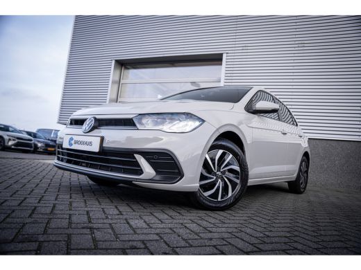 Volkswagen Polo 1.0 TSI Life Edition | Achteruitrijcamera | Parkeersensor voor en achter | Voorstoelen verwarmd ActivLease financial lease
