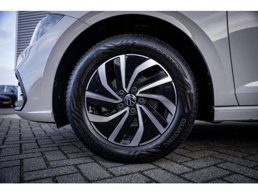 Volkswagen Polo 1.0 TSI Life Edition | Achteruitrijcamera | Parkeersensor voor en achter | Voorstoelen verwarmd ActivLease financial lease