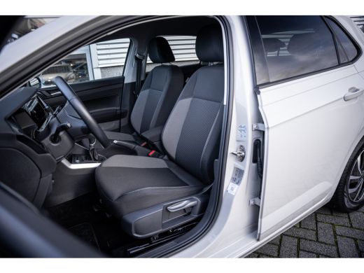Volkswagen Polo 1.0 TSI Life Edition | Achteruitrijcamera | Parkeersensor voor en achter | Voorstoelen verwarmd ActivLease financial lease