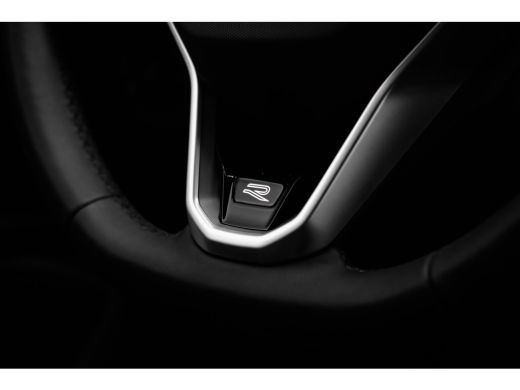 Volkswagen Polo R-Line Edition | 'App-Connect' draadloze smartphone integratie | Achterlichten LED | Afstandscont... ActivLease financial lease