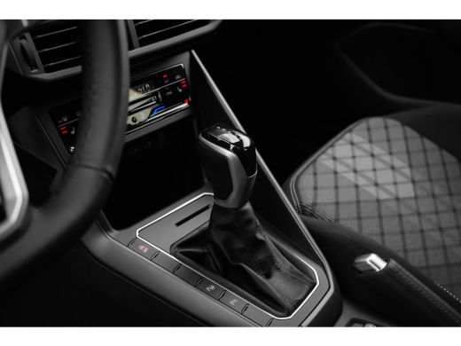 Volkswagen Polo R-Line Edition | 'App-Connect' draadloze smartphone integratie | Achterlichten LED | Afstandscont... ActivLease financial lease