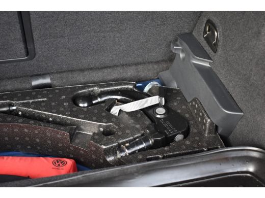 Volkswagen T-Roc R 2.0 TSI 300PK DSG 4MOTION R-SPORT BEATS/LEDER/TREKHAAK/PANORAMADAK ActivLease financial lease