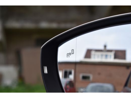 Volkswagen T-Roc R 2.0 TSI 300PK DSG 4MOTION R-SPORT BEATS/LEDER/TREKHAAK/PANORAMADAK ActivLease financial lease