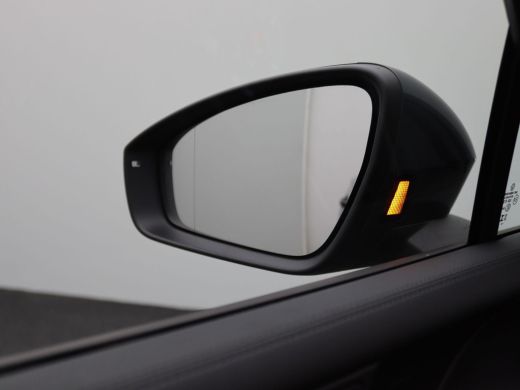 Volkswagen Tiguan 1.5 eHybrid Life Edition 204PK DSG Pano-Schuifdak, Trekhaak, 19" LM Velgen, Adaptieve Cruise Cont... ActivLease financial lease