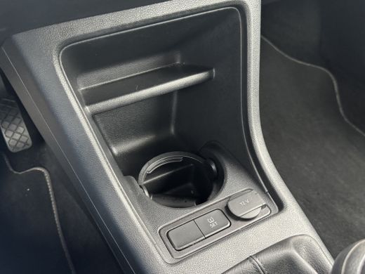 Volkswagen up! 1.0 Climate control/Camera/Cruise control/PDC ActivLease financial lease