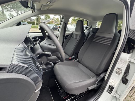 Volkswagen up! 1.0 Climate control/Camera/Cruise control/PDC ActivLease financial lease