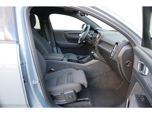 Volvo  C40 Recharge Core 69 kWh 232PK Winterpack/Camera/Panoramadak/Cruise-Control ActivLease financial lease