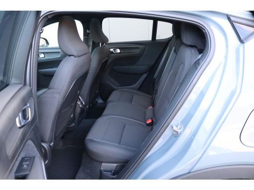 Volvo  C40 Recharge Core 69 kWh 232PK Winterpack/Camera/Panoramadak/Cruise-Control ActivLease financial lease