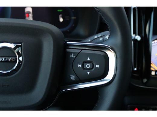 Volvo  C40 Recharge Core 69 kWh 232PK Winterpack/Camera/Panoramadak/Cruise-Control ActivLease financial lease