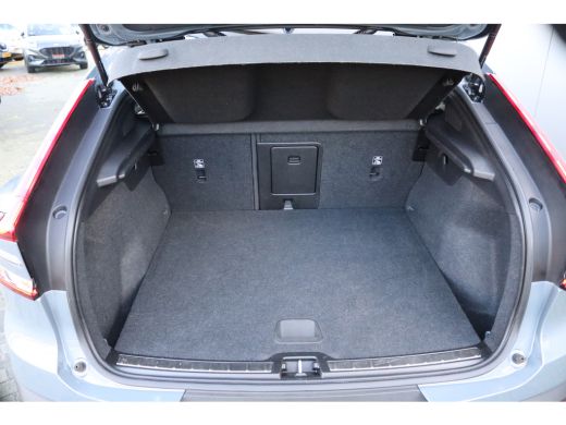 Volvo  C40 Recharge Core 69 kWh 232PK Winterpack/Camera/Panoramadak/Cruise-Control ActivLease financial lease