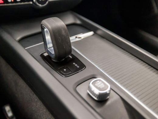 Volvo  V60 2.0 B3 Sport 177Pk Automaat (APPLE CARPLAY, GROOT NAVI, TREKHAAK, CAMERA, SPORTSTOELEN, ADAPTIVE ... ActivLease financial lease