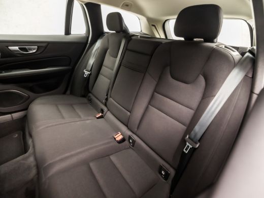 Volvo  V60 2.0 B3 Sport 177Pk Automaat (APPLE CARPLAY, GROOT NAVI, TREKHAAK, CAMERA, SPORTSTOELEN, ADAPTIVE ... ActivLease financial lease