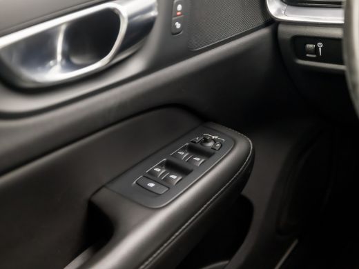 Volvo  V60 2.0 B3 Sport 177Pk Automaat (APPLE CARPLAY, GROOT NAVI, TREKHAAK, CAMERA, SPORTSTOELEN, ADAPTIVE ... ActivLease financial lease