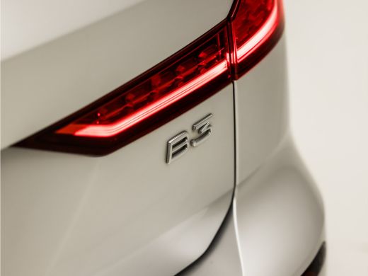 Volvo  V60 2.0 B3 Sport 177Pk Automaat (APPLE CARPLAY, GROOT NAVI, TREKHAAK, CAMERA, SPORTSTOELEN, ADAPTIVE ... ActivLease financial lease