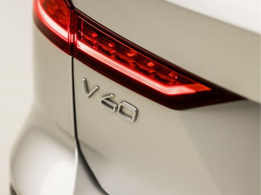 Volvo  V60 2.0 B3 Sport 177Pk Automaat (APPLE CARPLAY, GROOT NAVI, TREKHAAK, CAMERA, SPORTSTOELEN, ADAPTIVE ... ActivLease financial lease