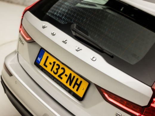 Volvo  V60 2.0 B3 Sport 177Pk Automaat (APPLE CARPLAY, GROOT NAVI, TREKHAAK, CAMERA, SPORTSTOELEN, ADAPTIVE ... ActivLease financial lease