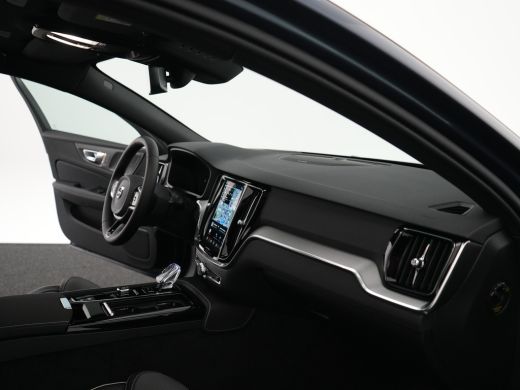 Volvo  V60 T8 AWD Plus Dark Performance Edition | Head-Up | Panoramadak | 360&deg; Camera | Harman/Kardon | 19" ... ActivLease financial lease