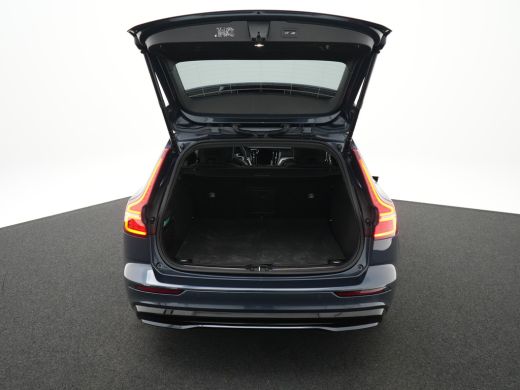 Volvo  V60 T8 AWD Plus Dark Performance Edition | Head-Up | Panoramadak | 360&deg; Camera | Harman/Kardon | 19" ... ActivLease financial lease