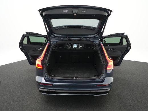 Volvo  V60 T8 AWD Plus Dark Performance Edition | Head-Up | Panoramadak | 360&deg; Camera | Harman/Kardon | 19" ... ActivLease financial lease