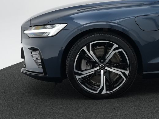 Volvo  V60 T8 AWD Plus Dark Performance Edition | Head-Up | Panoramadak | 360&deg; Camera | Harman/Kardon | 19" ... ActivLease financial lease
