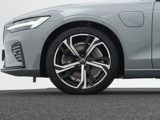 Volvo  V60 2.0 T8 Plug-in hybrid AWD Plus Dark Premium Pack | Rondomzicht camera | Elektrisch glazen panoram... ActivLease financial lease