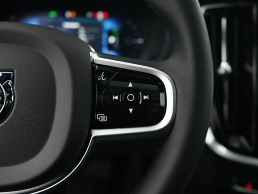 Volvo  V60 2.0 T8 Plug-in hybrid AWD Plus Dark Premium Pack | Rondomzicht camera | Elektrisch glazen panoram... ActivLease financial lease