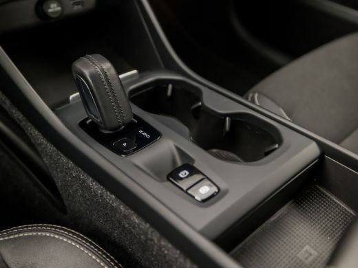 Volvo  XC40 1.5 T5 Twin Engine Inscription 262Pk Automaat (APPLE CARPLAY, GROOT NAVI, LEDER, STOELVERWARMING,... ActivLease financial lease