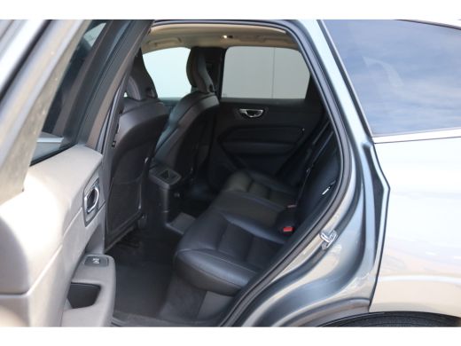 Volvo  XC60 2.0 T8 Twin Engine AWD Momentum Pro Open-dak/Trekhaak/Camera/Leder/Carplay-android ActivLease financial lease