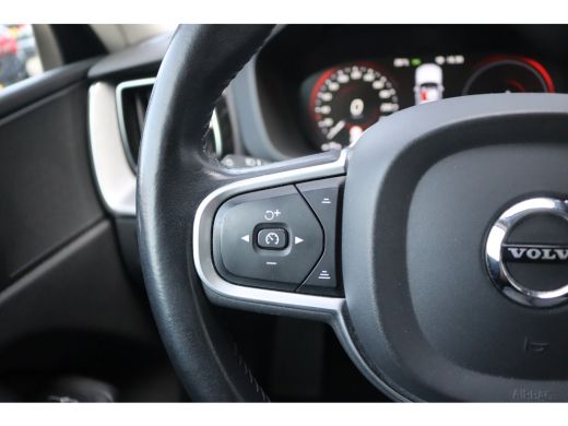 Volvo  XC60 2.0 T8 Twin Engine AWD Momentum Pro Open-dak/Trekhaak/Camera/Leder/Carplay-android ActivLease financial lease